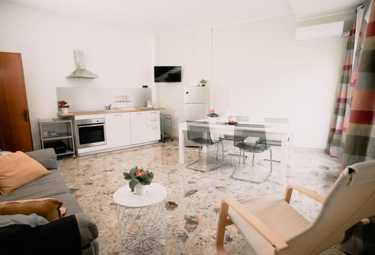 La Casa Di Adua Acomodação com café da manhã Porto SantʼElpidio Exterior foto